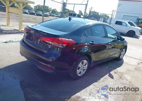2018 Kia Forte Lx z USA, uszkodzony, nr VIN 3KPFK4A70JE269440